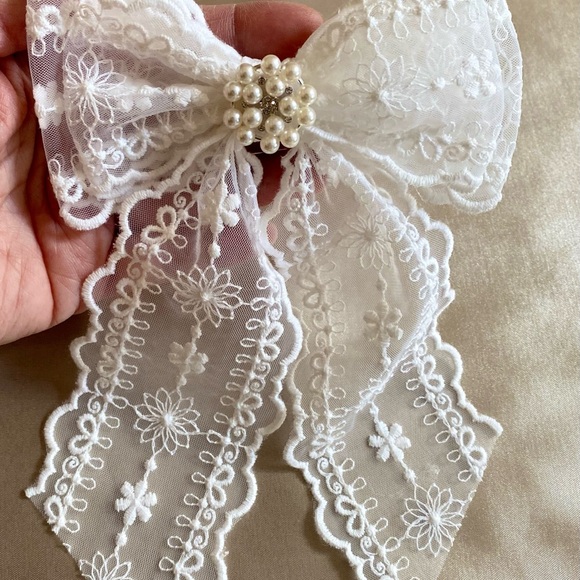 Elegant White Lace Hair Bow Clip ,Handmade and NWOT - Picture 5 of 9